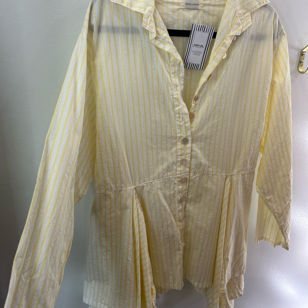 Krista Larson yellow and white pinwheel button down blouse NWT - Picture 3 of 10